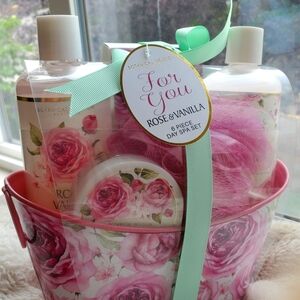 Botanical infusion For You Rose & vanilla 6 piece day spa set